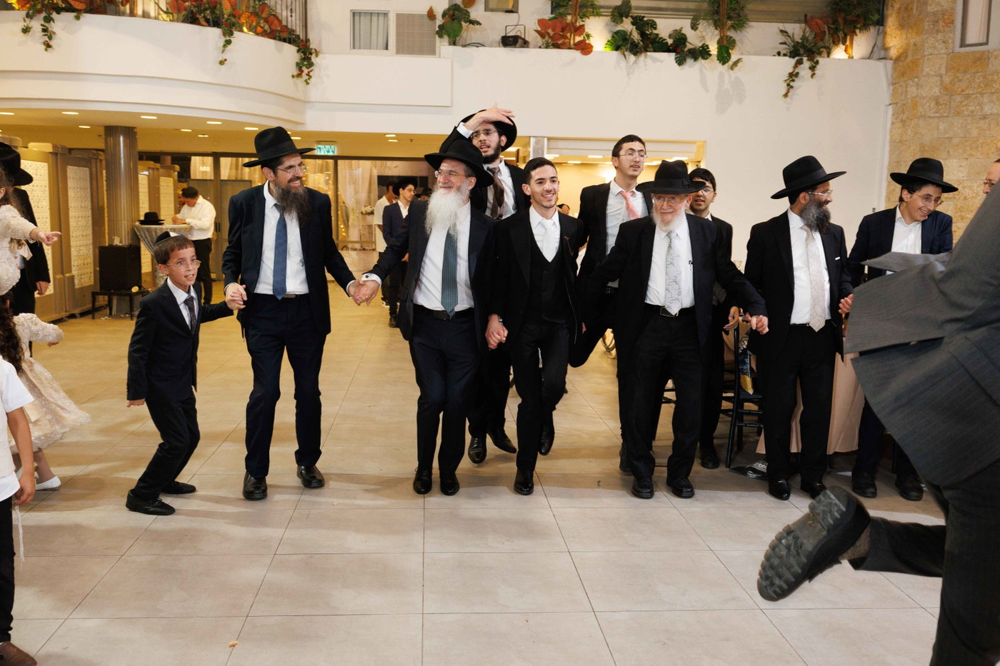 שמחת נישואי נכדת הגר"צ מאזוז