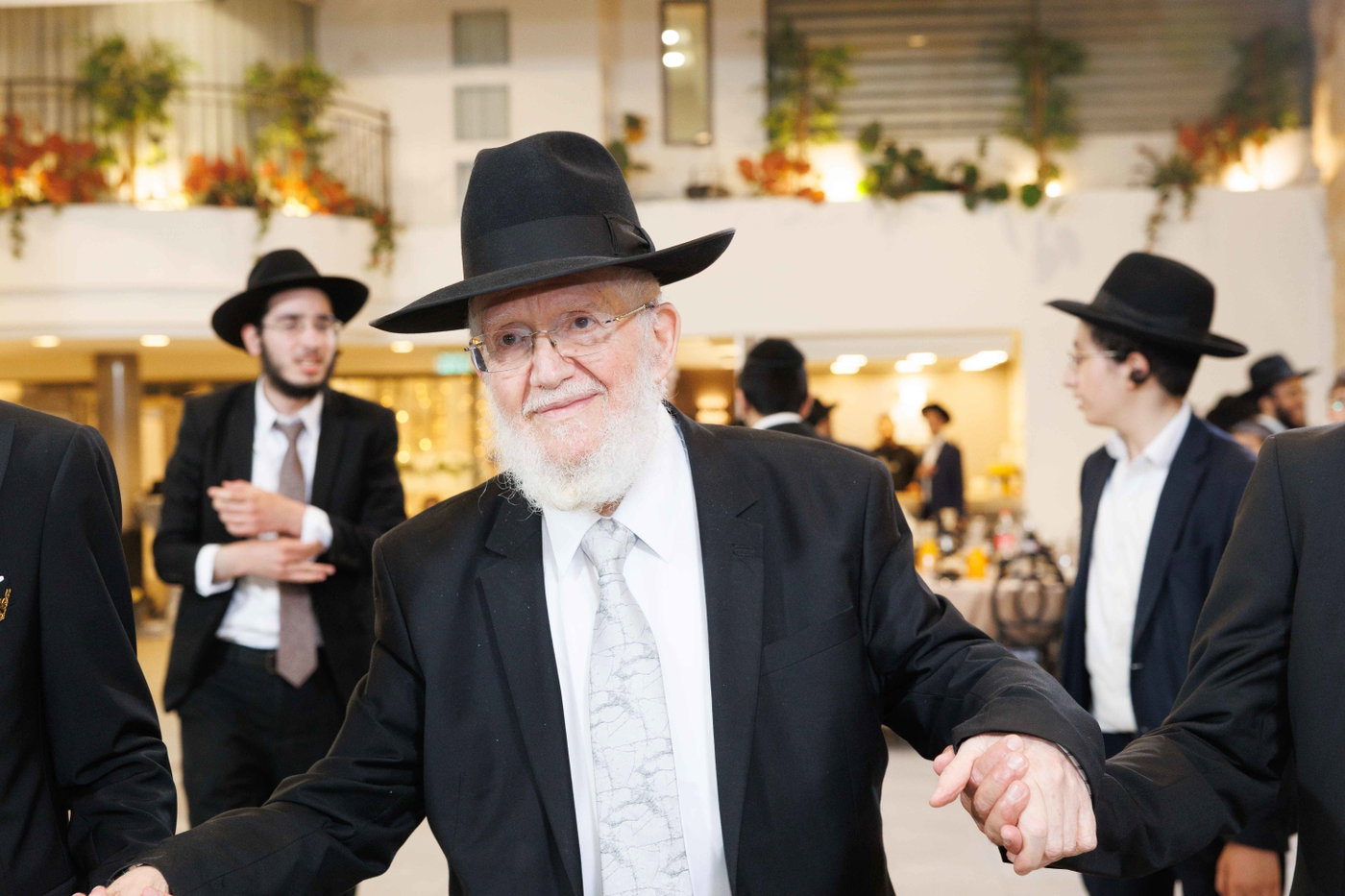 שמחת נישואי נכדת הגר"צ מאזוז