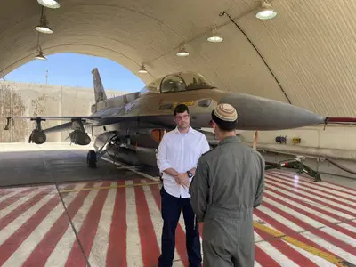שיחה עם הטייס א' בבסיס חיל האוויר