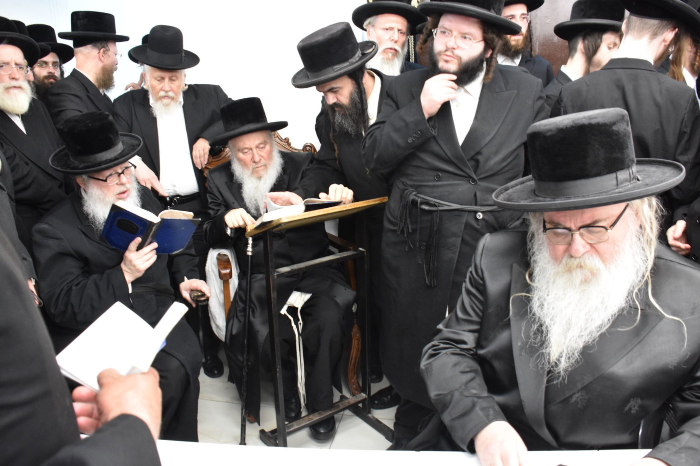 מסע הלוויית הרה"צ רבי חיים דב הלפרין זצ"ל
