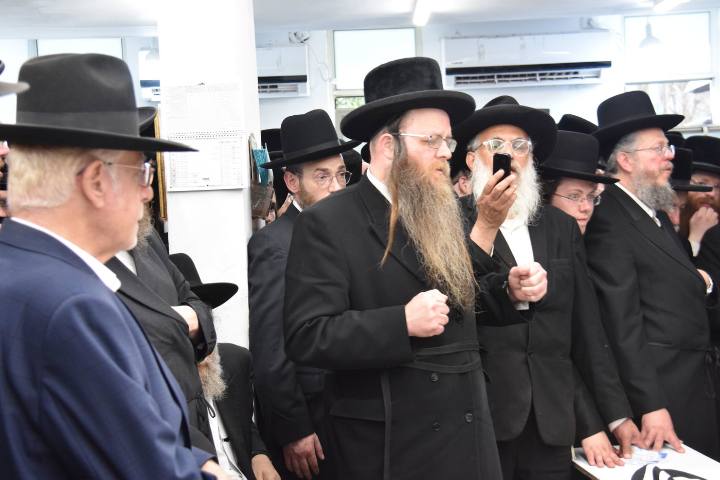 מסע הלוויית הרה"צ רבי חיים דב הלפרין זצ"ל