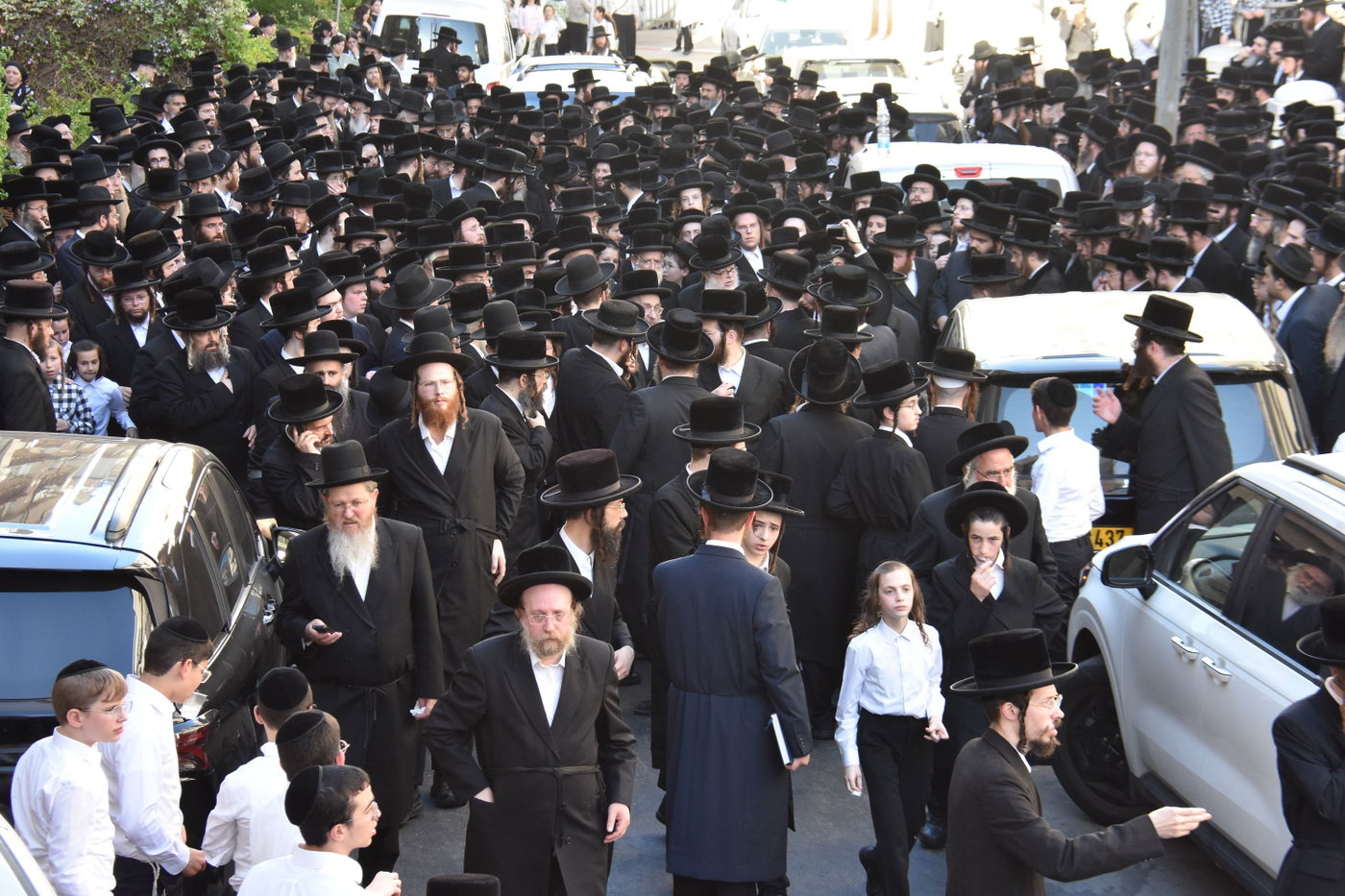מסע הלוויית הרה"צ רבי חיים דב הלפרין זצ"ל