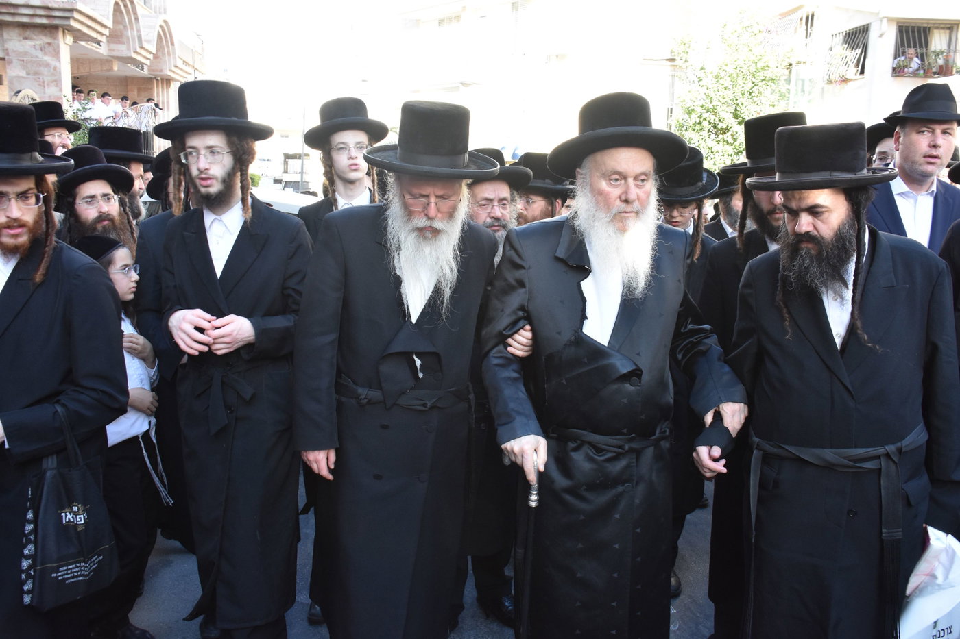 מסע הלוויית הרה"צ רבי חיים דב הלפרין זצ"ל