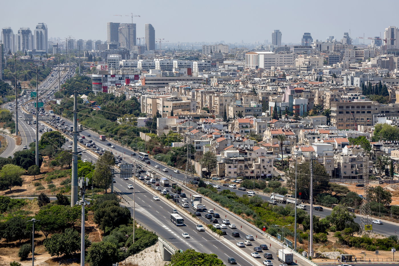 קווי החשמל בסמוך לבני ברק