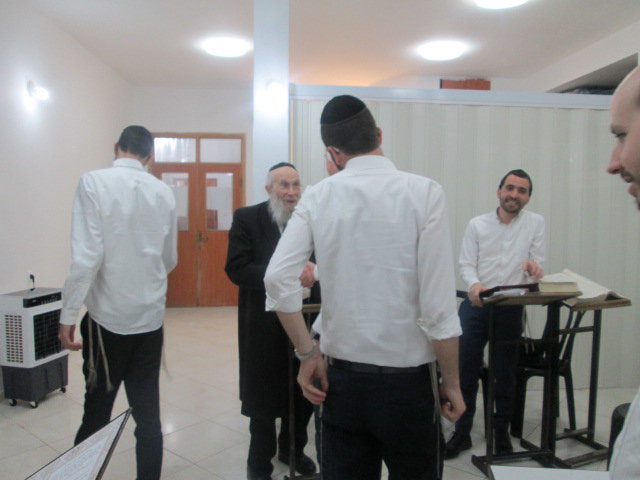 ראש הישיבה הגאון רבי יהושע אייכנשטיין בישיבת קיבוץ 'חיי דעת'