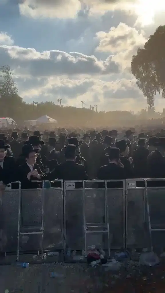 ריקודים במקום עם סיום העצרת