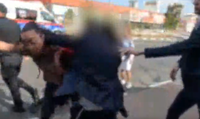 מנסה לייצר סימטריה? המשטרה מפרסמת תיעוד של אברך תוקף בלשית