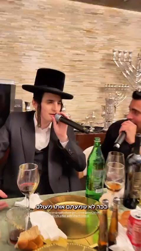 הזמר החסידי מוטי שטיינמץ והפייטן הספרדי אופיר סלומון מתפיייטים