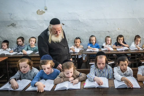 ילדים במהלך שיעור כיתתי