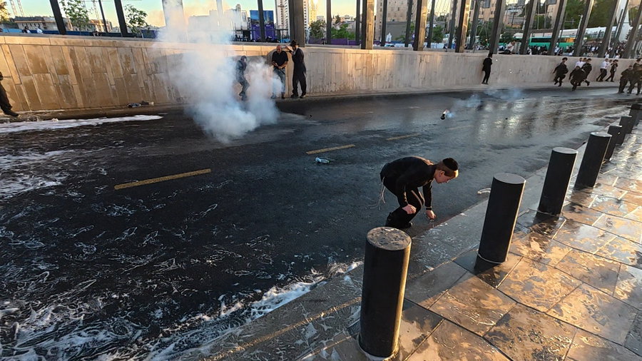 רימון ישירות בראש של מפגין באזור הכניסה לעיר בירושלים