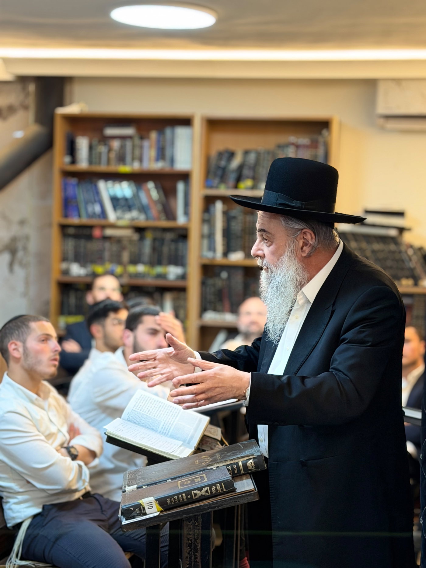 מעמד הוצאה לאור של הקובץ התורני בישיבת משמר התורה