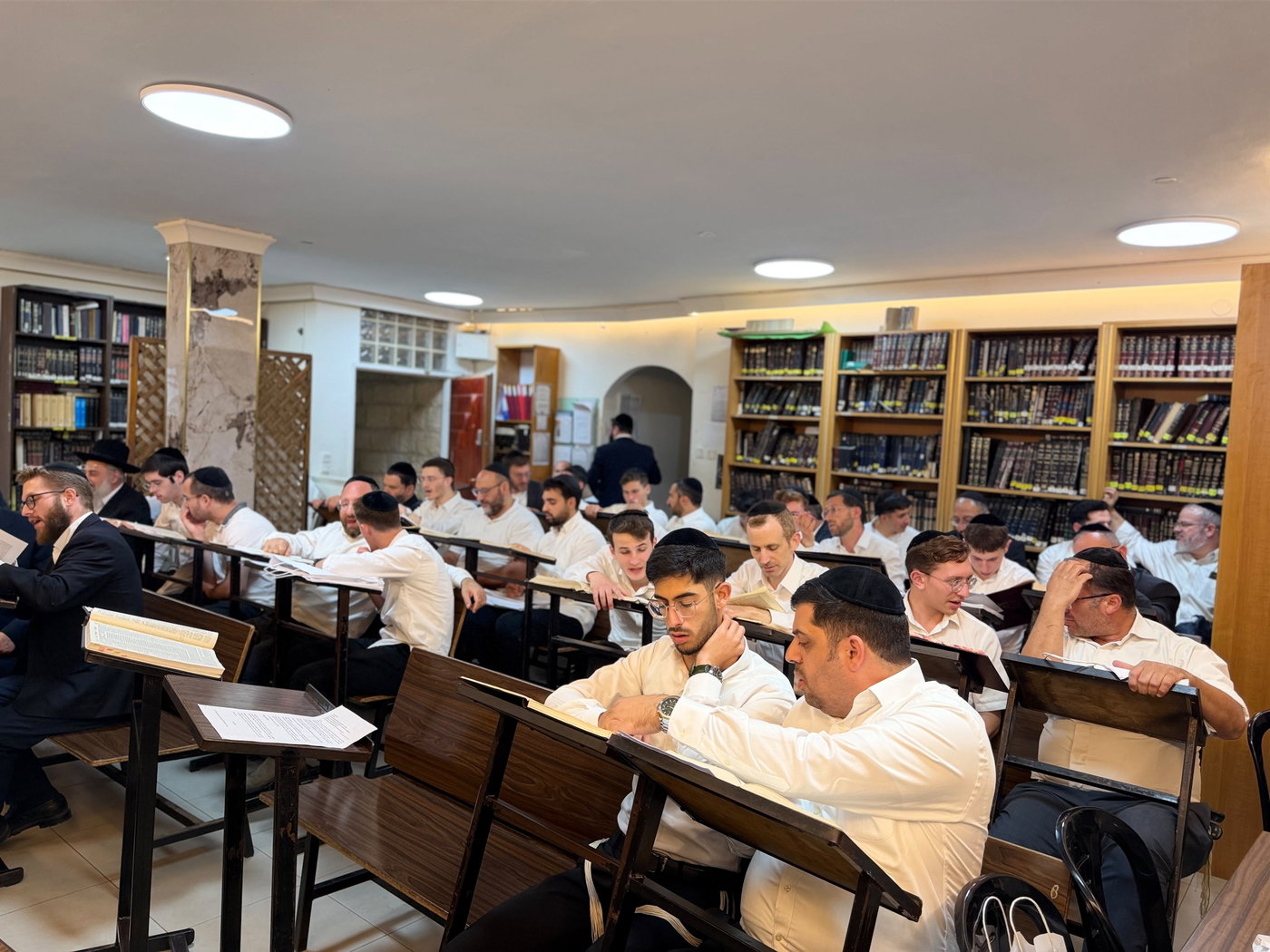 מעמד הוצאה לאור של הקובץ התורני בישיבת משמר התורה