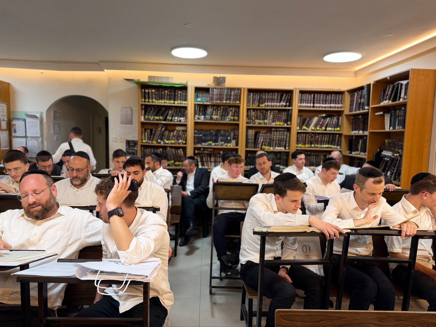 מעמד הוצאה לאור של הקובץ התורני בישיבת משמר התורה
