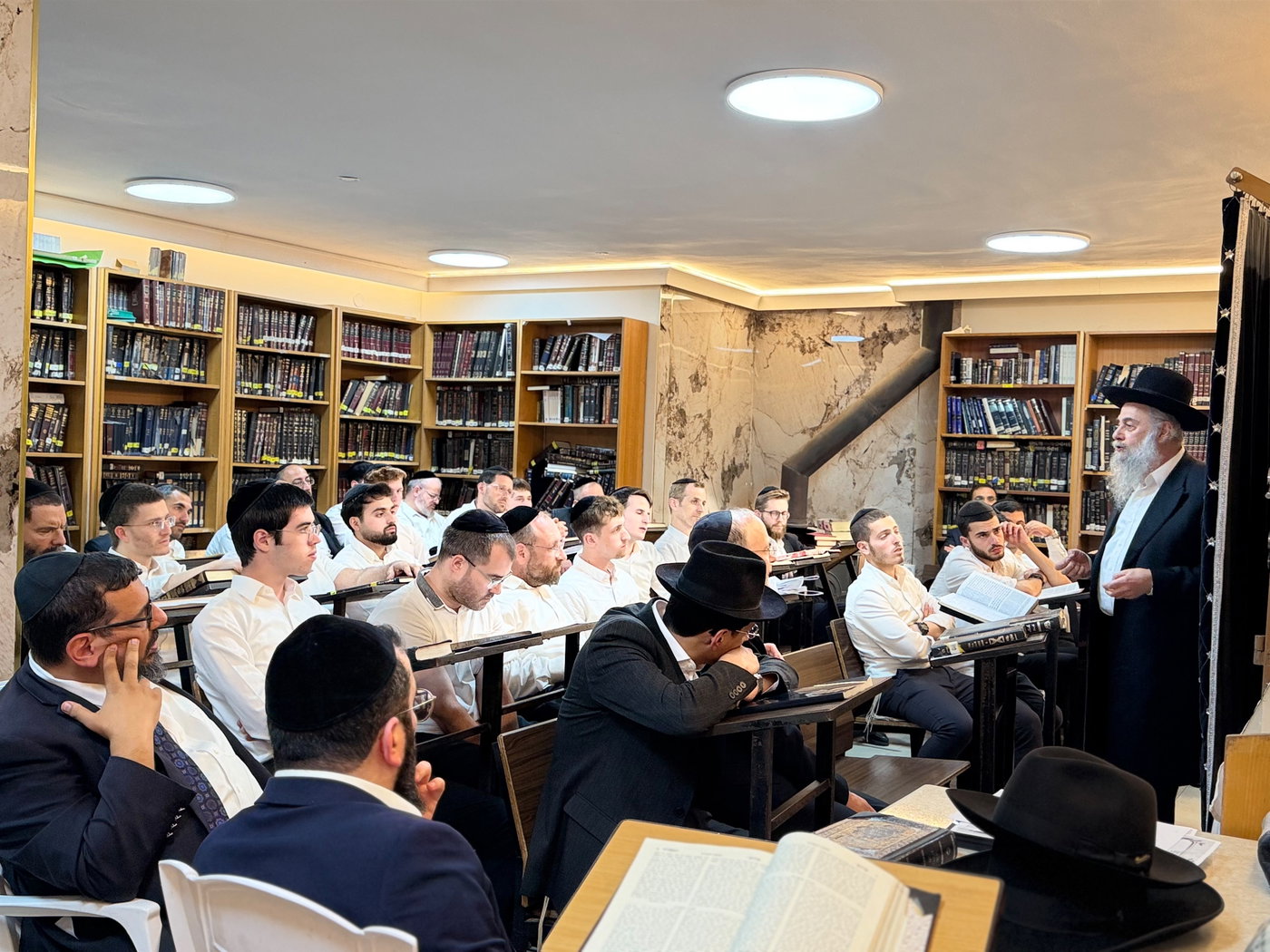 מעמד הוצאה לאור של הקובץ התורני בישיבת משמר התורה