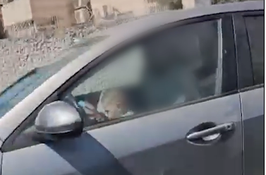 תיעוד בלתי נתפס: נהג נעצר עם תינוק בן 8 חודשים בין הרגליים | צפו 