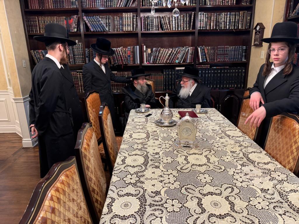 האדמו"ר מקרעטשניף סיגעט וויליאמסבורג בביקור בקנדה