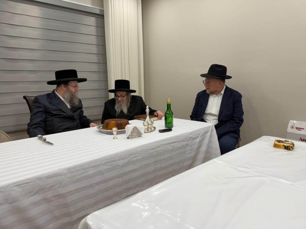 האדמו"ר מקרעטשניף סיגעט וויליאמסבורג בביקור בקנדה