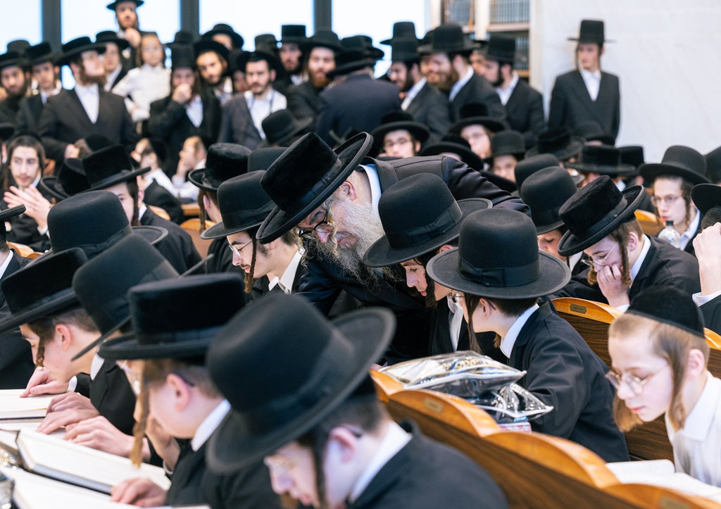 האדמו"ר מסאטמר בתפילת שחרית במונטריאול