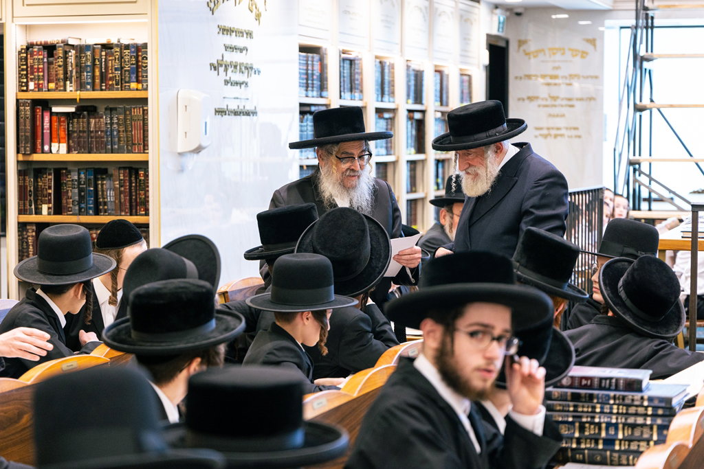 האדמו"ר מסאטמר בתפילת שחרית במונטריאול