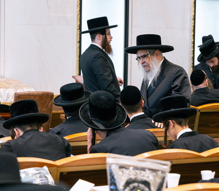 האדמו"ר מסאטמר בתפילת שחרית במונטריאול