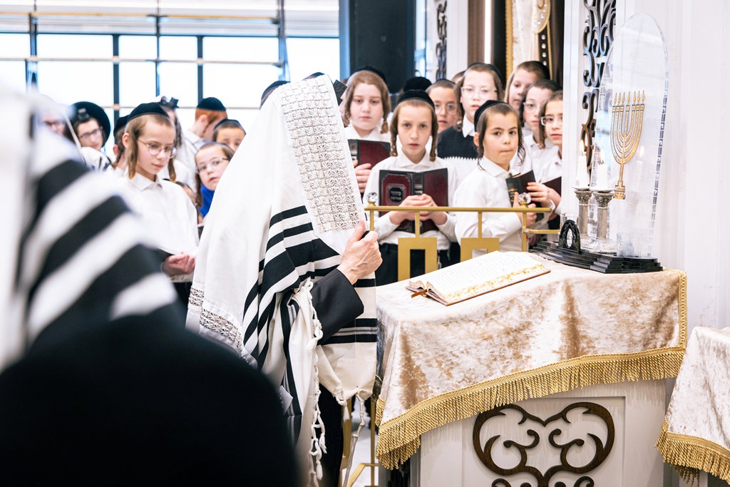 האדמו"ר מסאטמר בתפילת שחרית במונטריאול