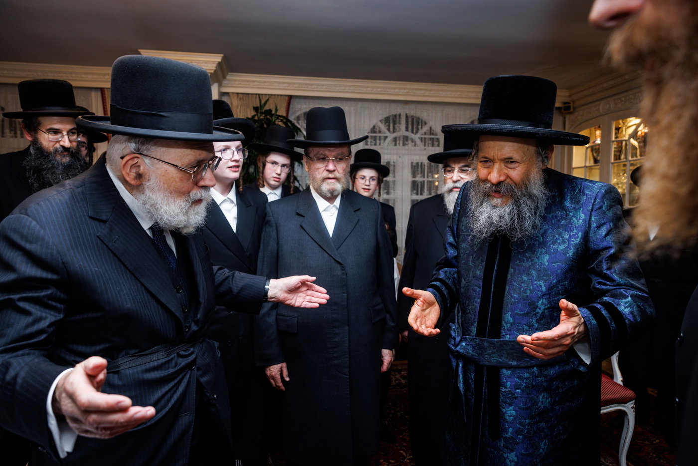האדמו"ר מבאבוב 45 בביקור הוד בלונדון