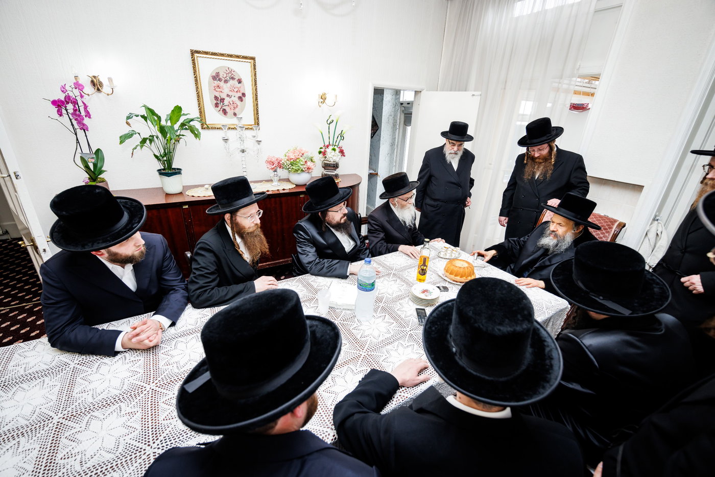 האדמו"ר מבאבוב 45 בביקור הוד בלונדון