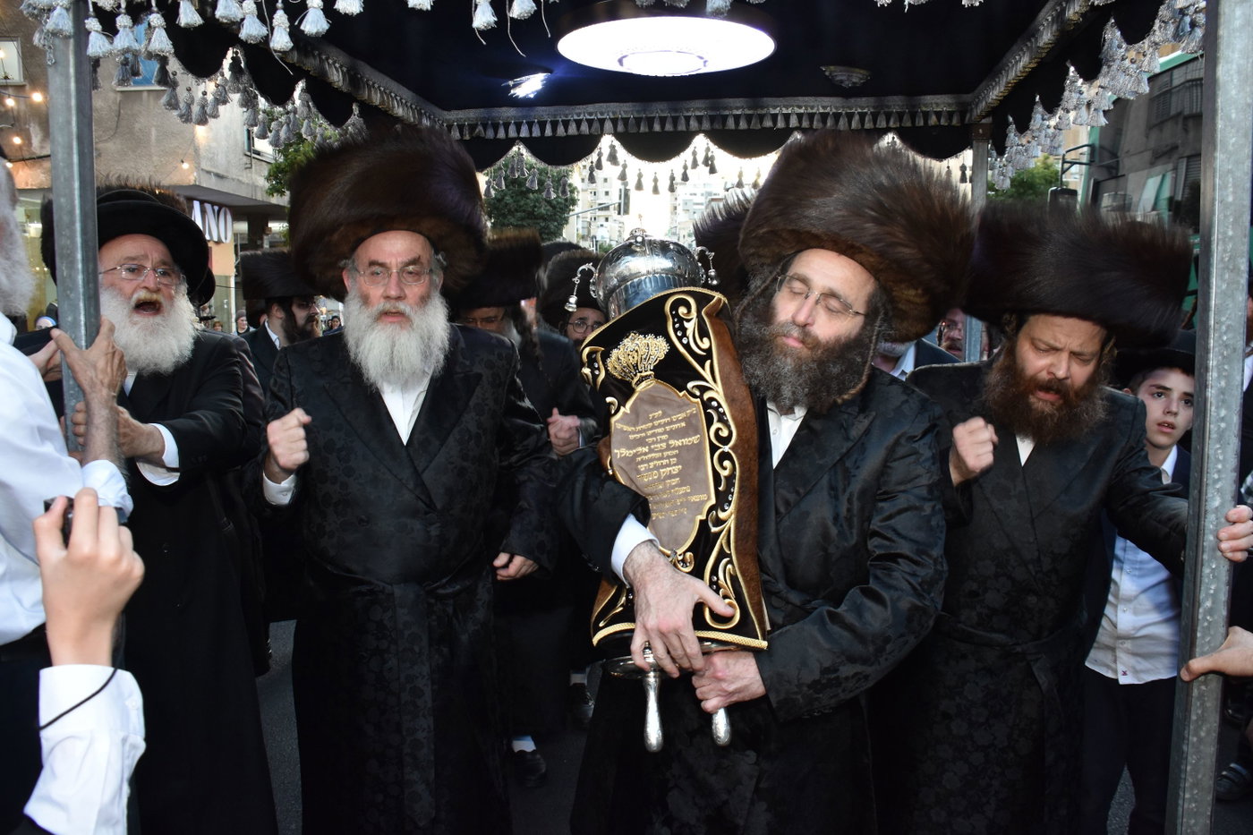 הכנסת ספר התורה בקארלין לעלוב