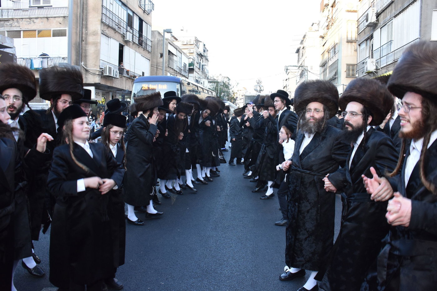 הכנסת ספר התורה בקארלין לעלוב