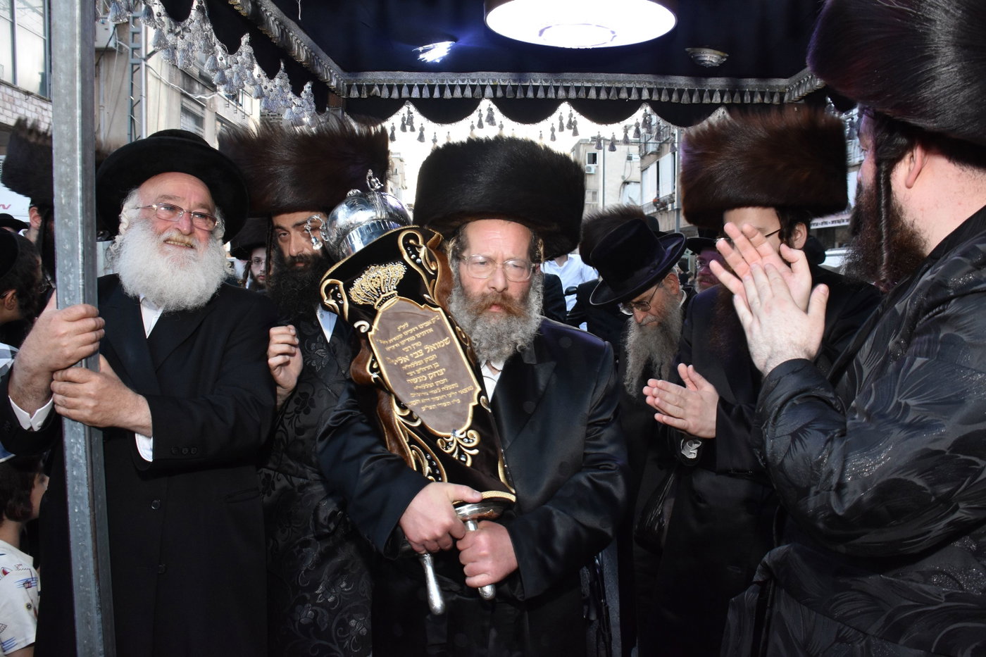 הכנסת ספר התורה בקארלין לעלוב