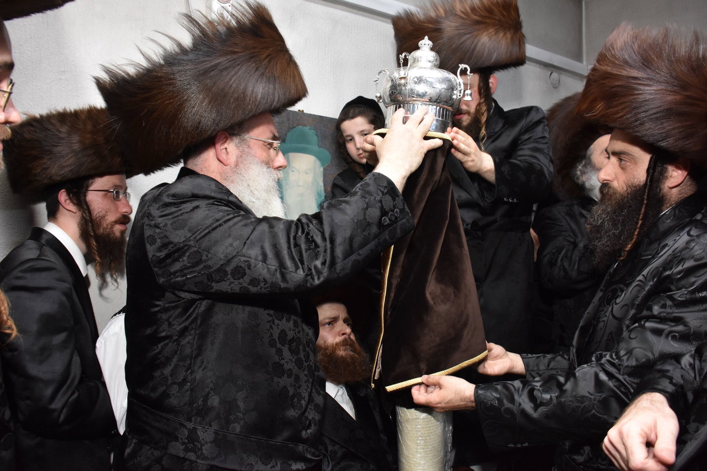 הכנסת ספר התורה בקארלין לעלוב