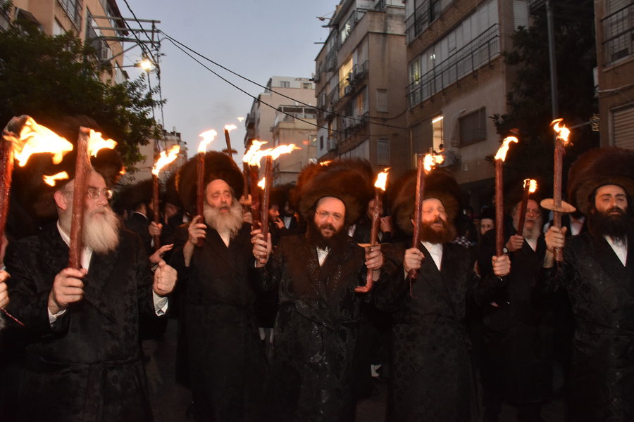 הכנסת ספר התורה בקארלין לעלוב