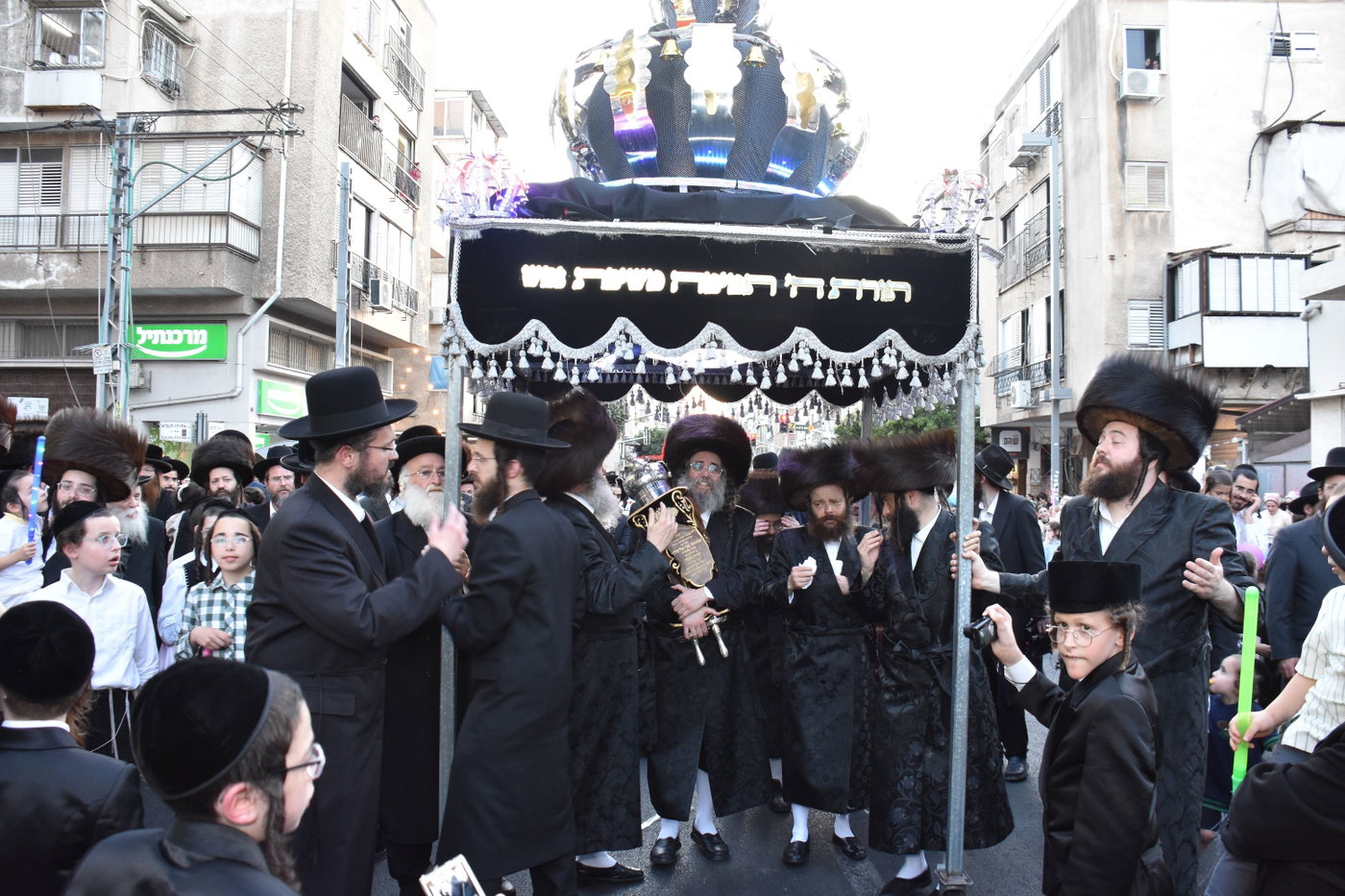 הכנסת ספר התורה בקארלין לעלוב