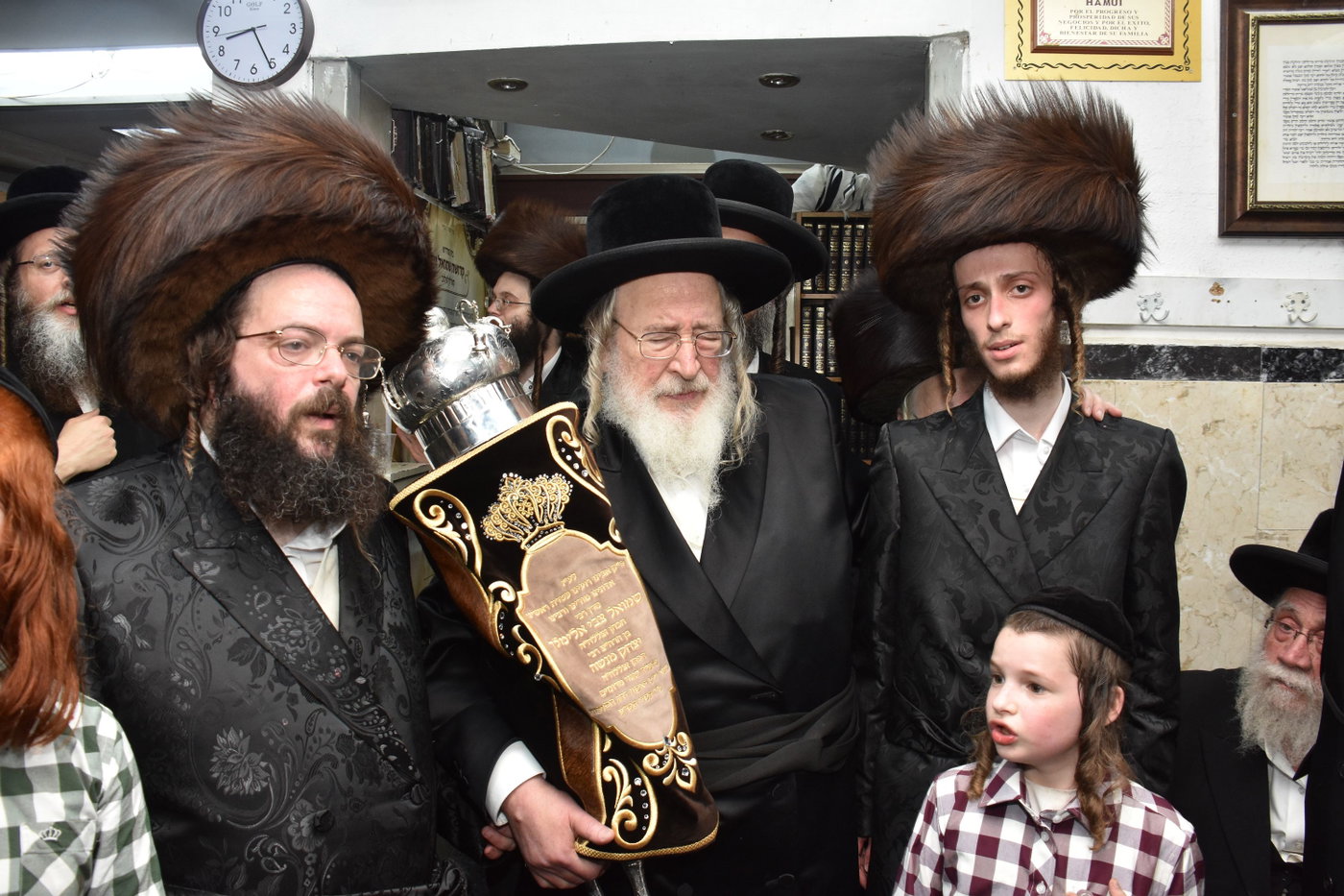 הכנסת ספר התורה בקארלין לעלוב