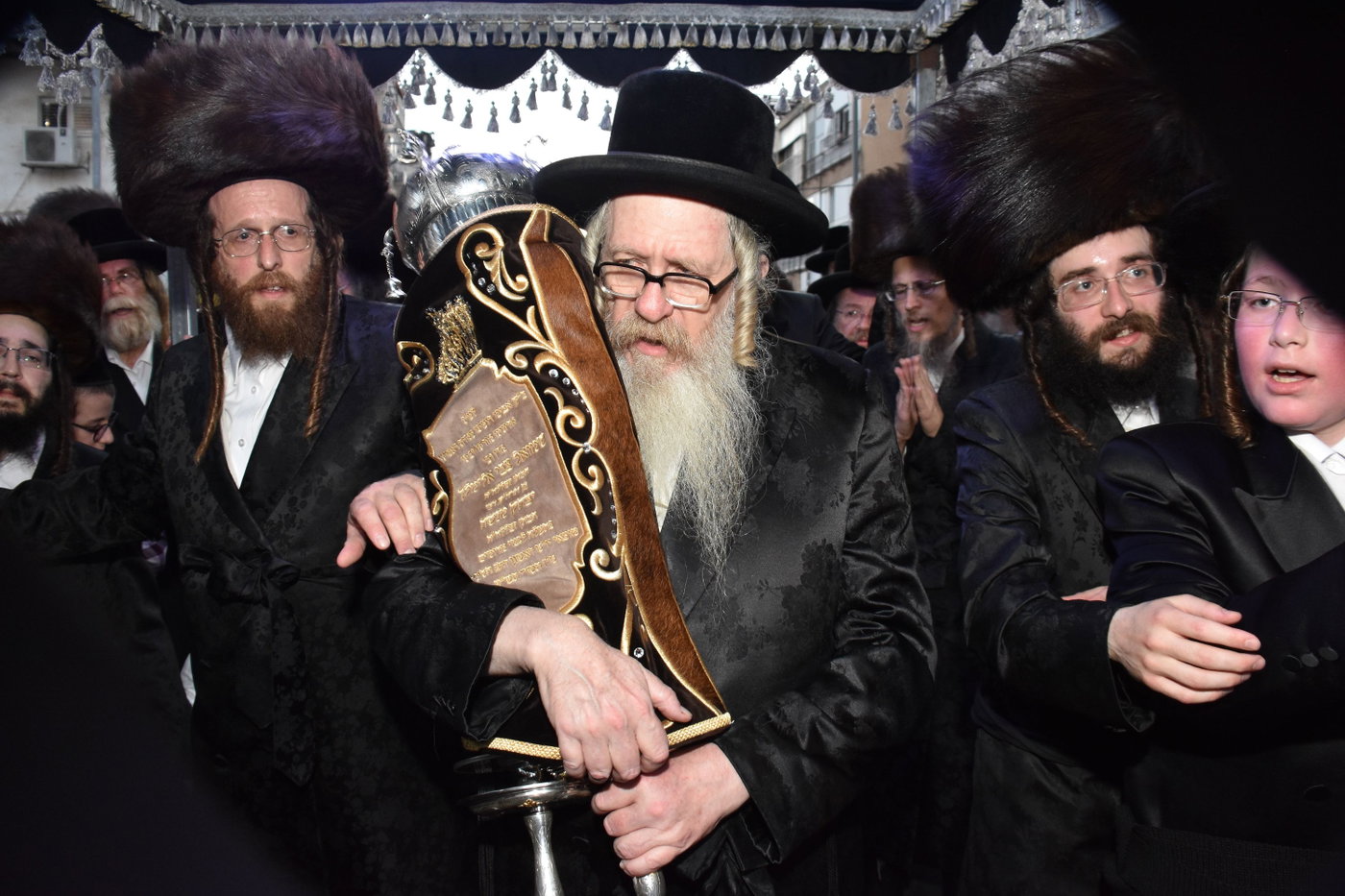 הכנסת ספר התורה בקארלין לעלוב