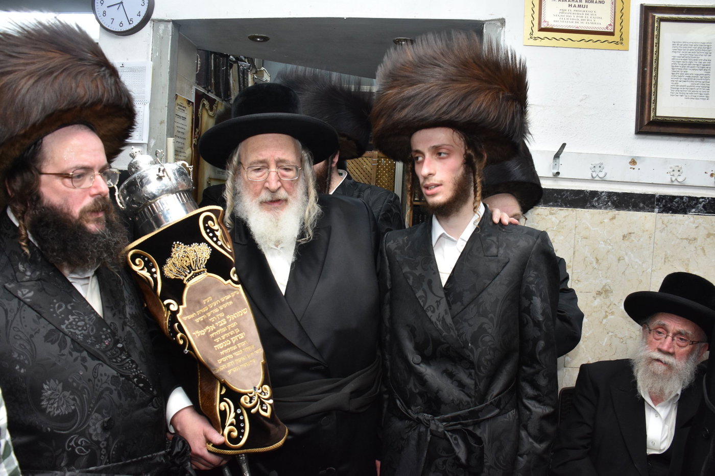 הכנסת ספר התורה בקארלין לעלוב