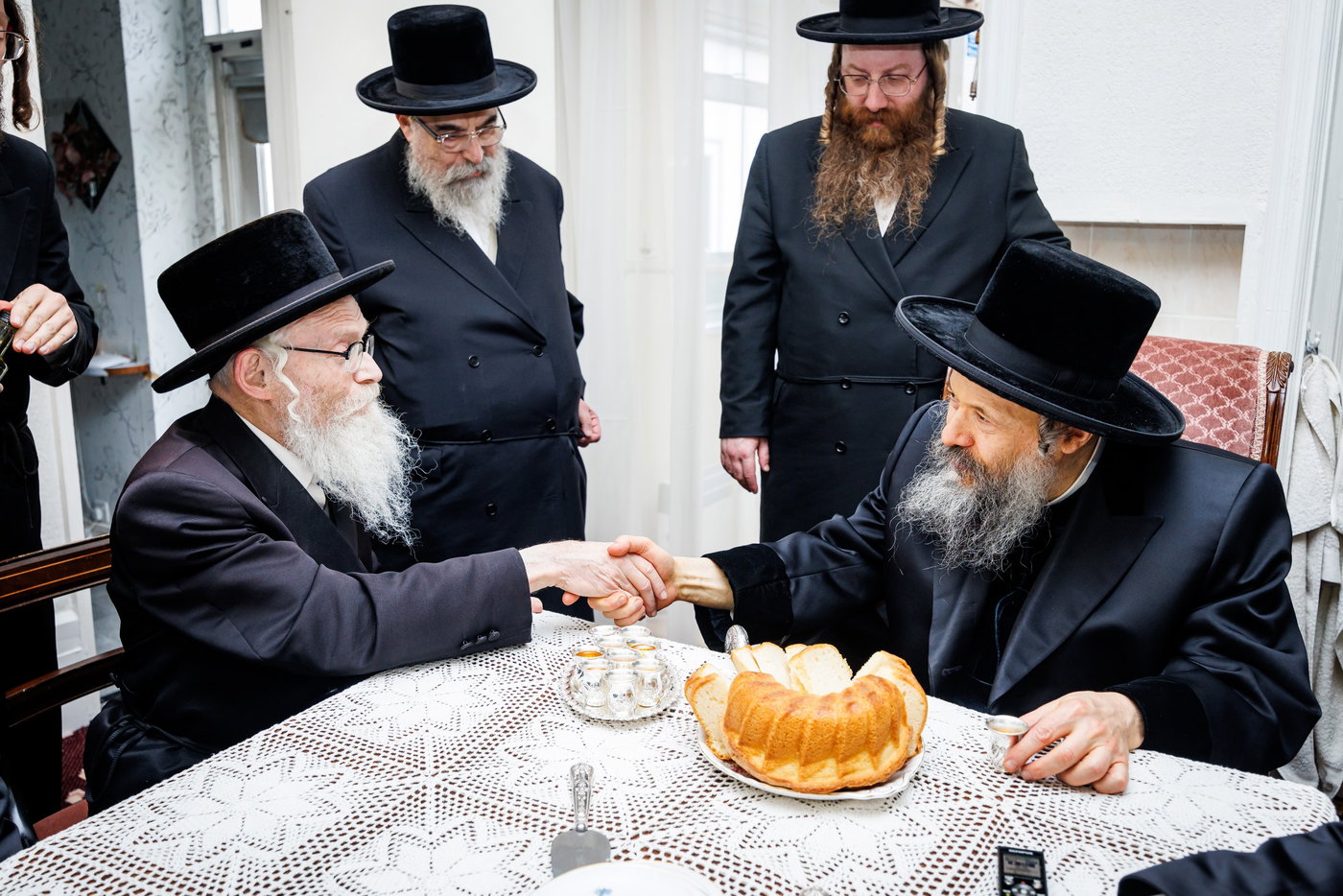 האדמו"ר מבאבוב 45 בביקור הוד בלונדון