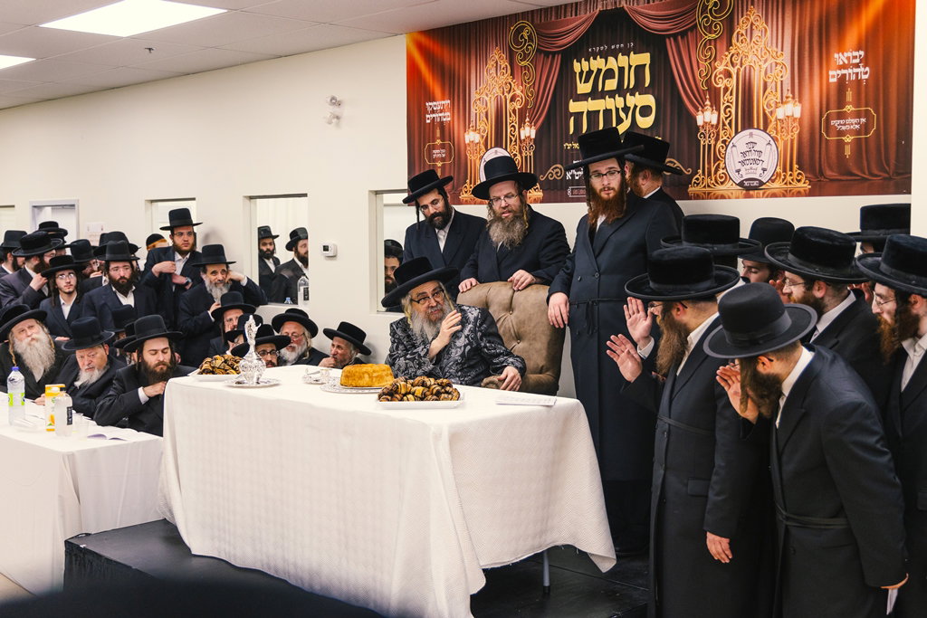 האדמו"ר מסאטמר בחומש סעודה במונטריאול