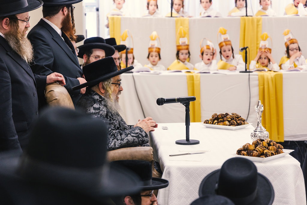האדמו"ר מסאטמר בחומש סעודה במונטריאול
