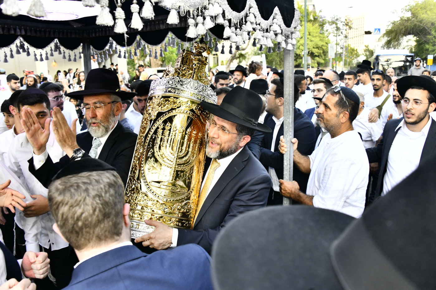 הכנסת ס"ת בצפון ת"א
