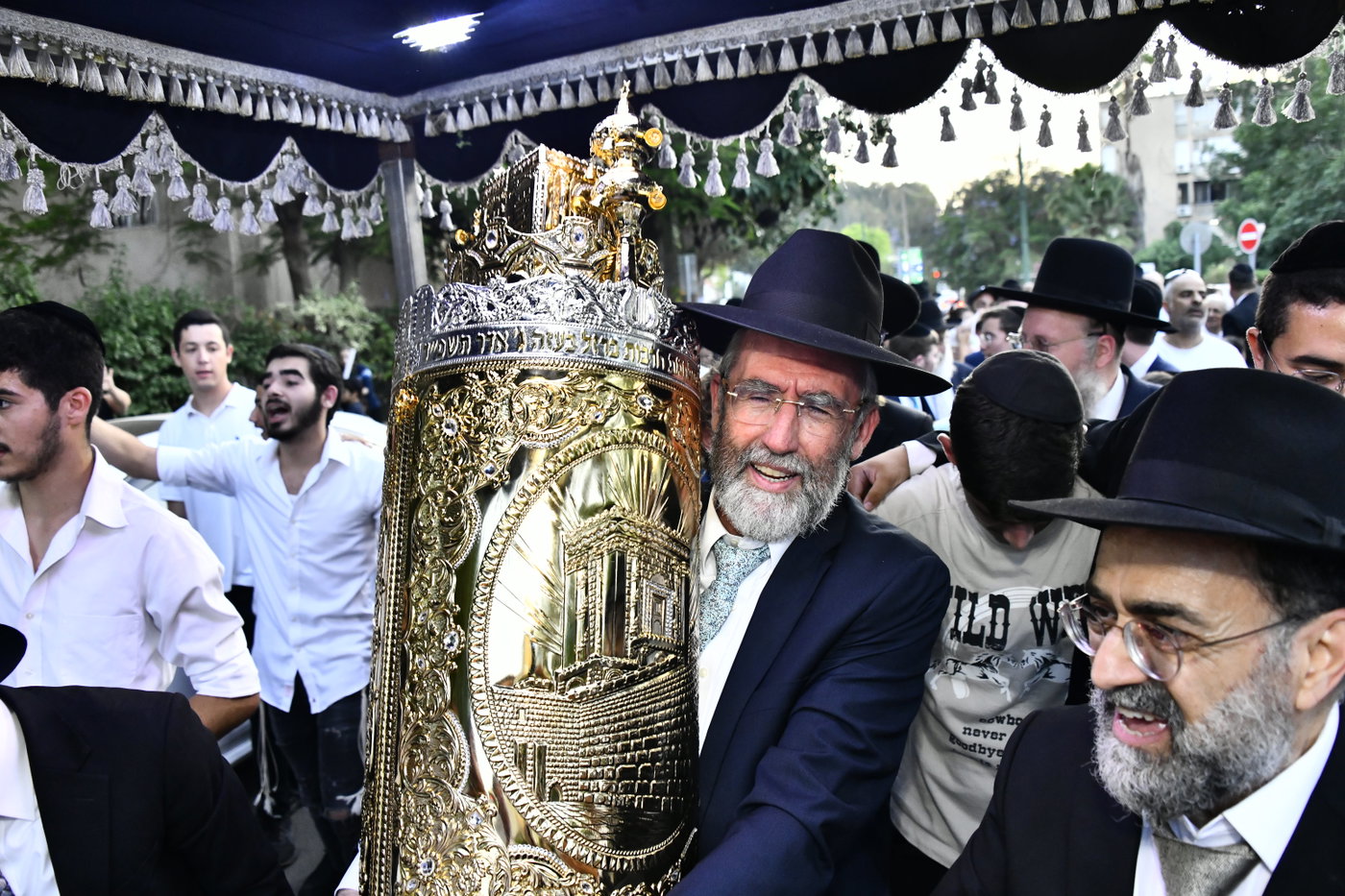 הכנסת ס"ת בצפון ת"א
