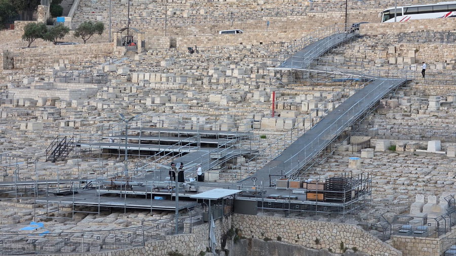 הבנות בציון האור החיים הקדוש