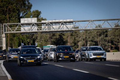 אלפי רכבים בשיירות מצפון ועד דרום | עדכונים שוטפים ממחאת הרכבים ההיסטורית