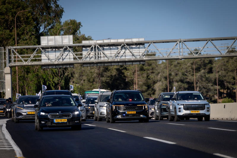 אלפי רכבים בשיירות מצפון ועד דרום | עדכונים שוטפים ממחאת הרכבים ההיסטורית 