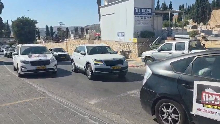יציאת השיירה בירושלים.