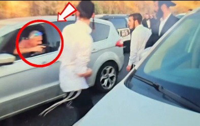 תיעוד חמור: נהג שולף אקדח לעבר מפגינים חרדים בשיירת הרכבים | צפו