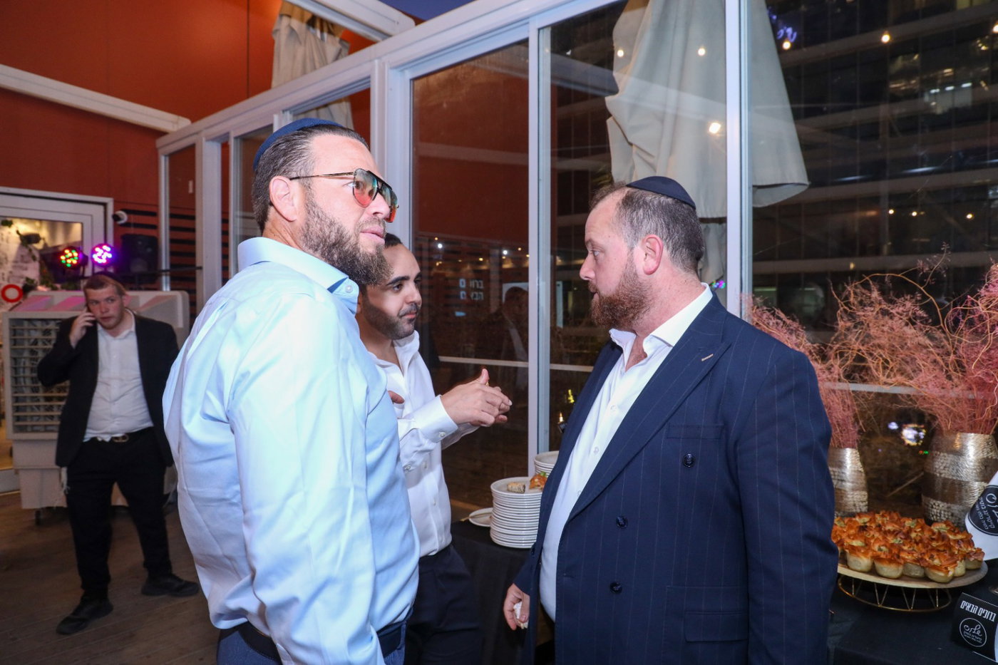 משפיען הרשת - דודי קפלר חושף בארוע את הסרט שמסעיר את העולם החרדי