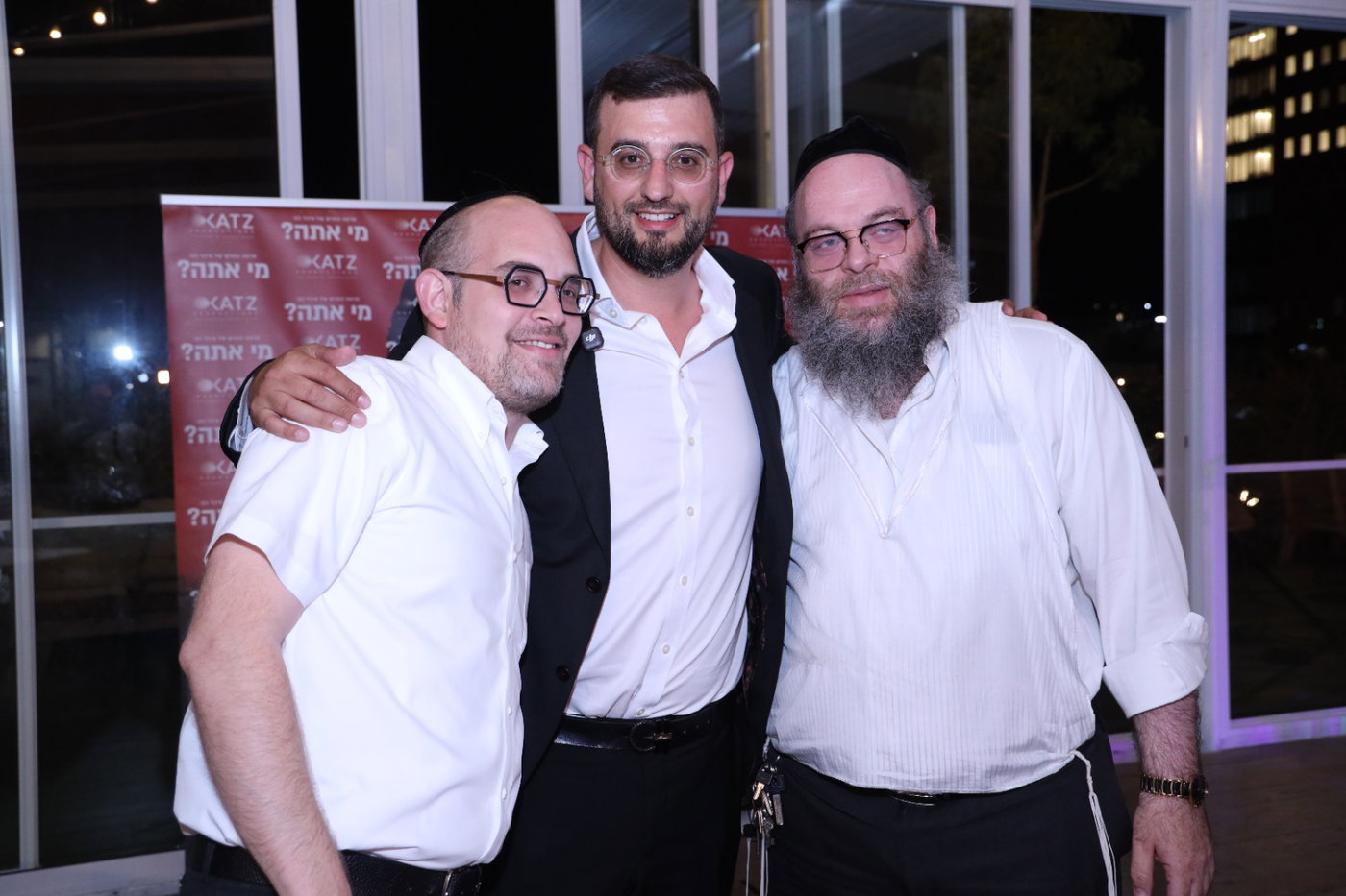 משפיען הרשת - דודי קפלר חושף בארוע את הסרט שמסעיר את העולם החרדי