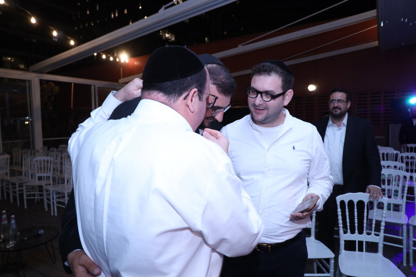 משפיען הרשת - דודי קפלר חושף בארוע את הסרט שמסעיר את העולם החרדי