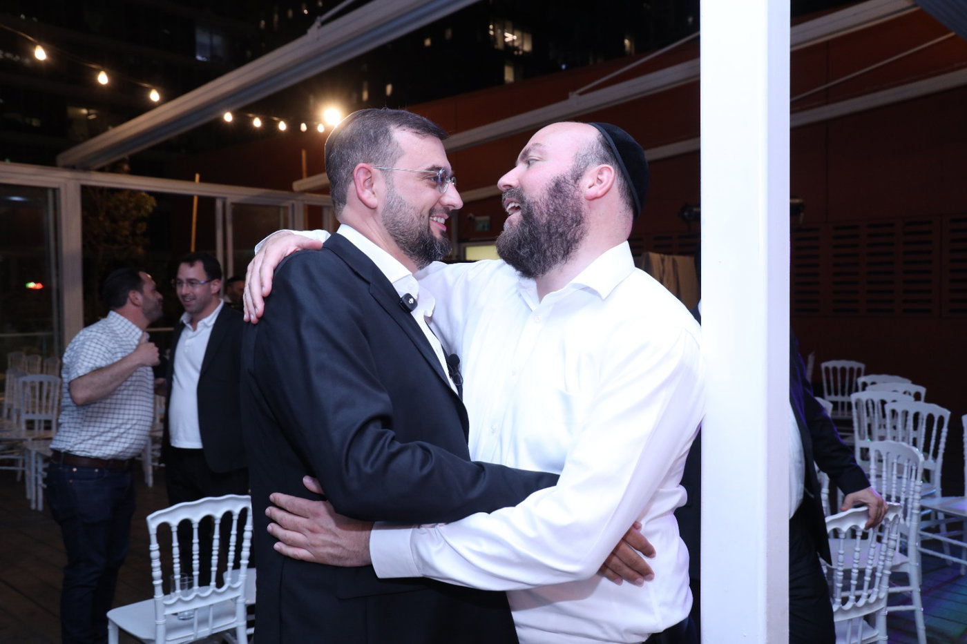 משפיען הרשת - דודי קפלר חושף בארוע את הסרט שמסעיר את העולם החרדי